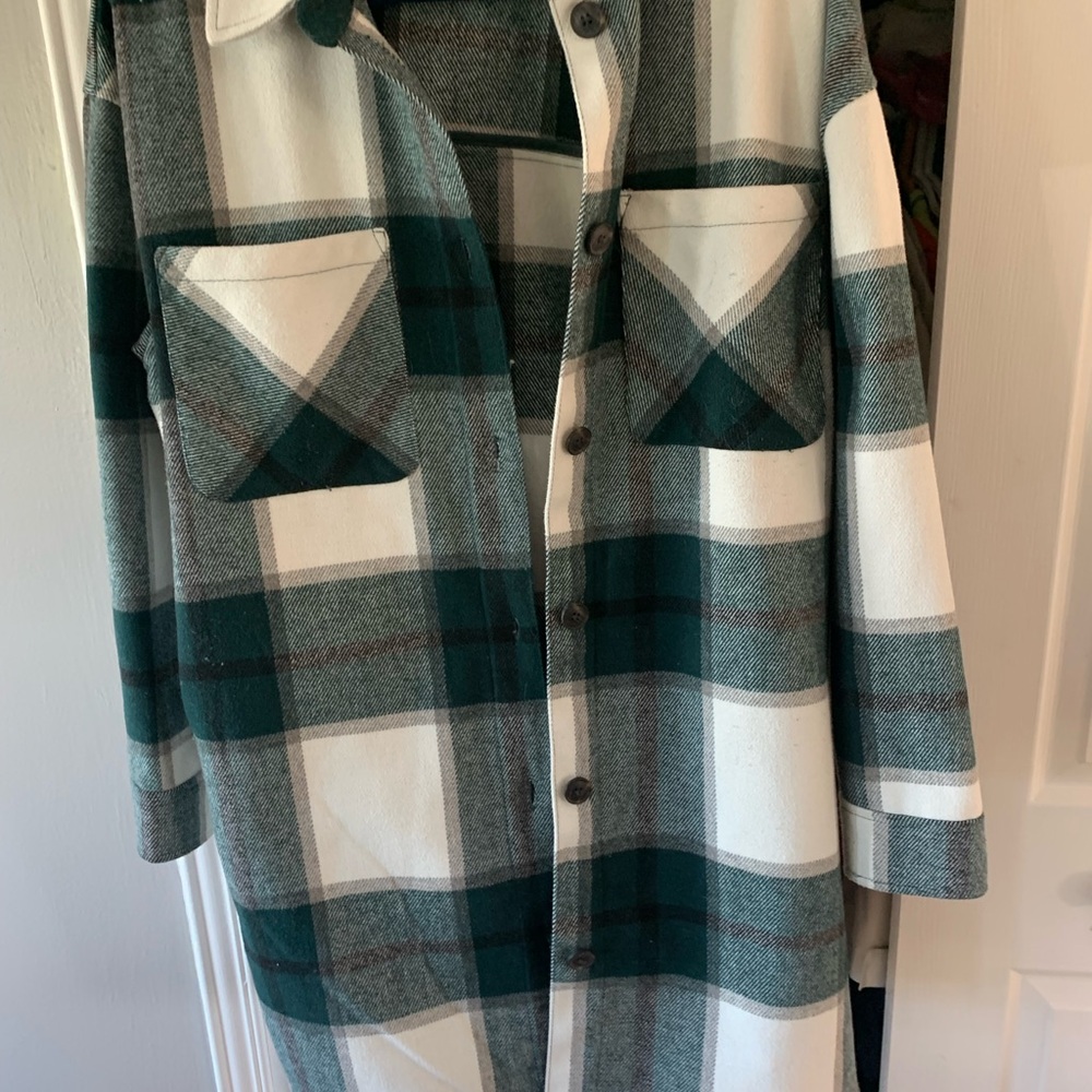 Reitmans plaid green and cream shacket size large